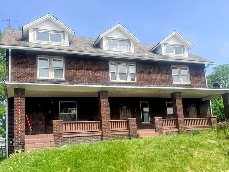 724 S Linden Ave — Photo 2
