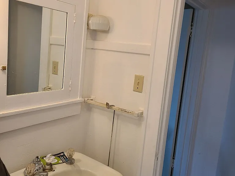 102 W Arlington St #3 — Photo 2