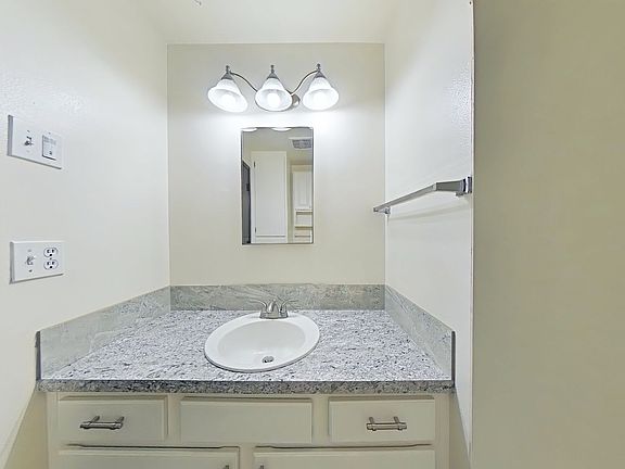 4th image of 136-140 NE Conifer Blvd #5