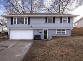 2957 SW Seabrook Ave, Topeka, KS 66614