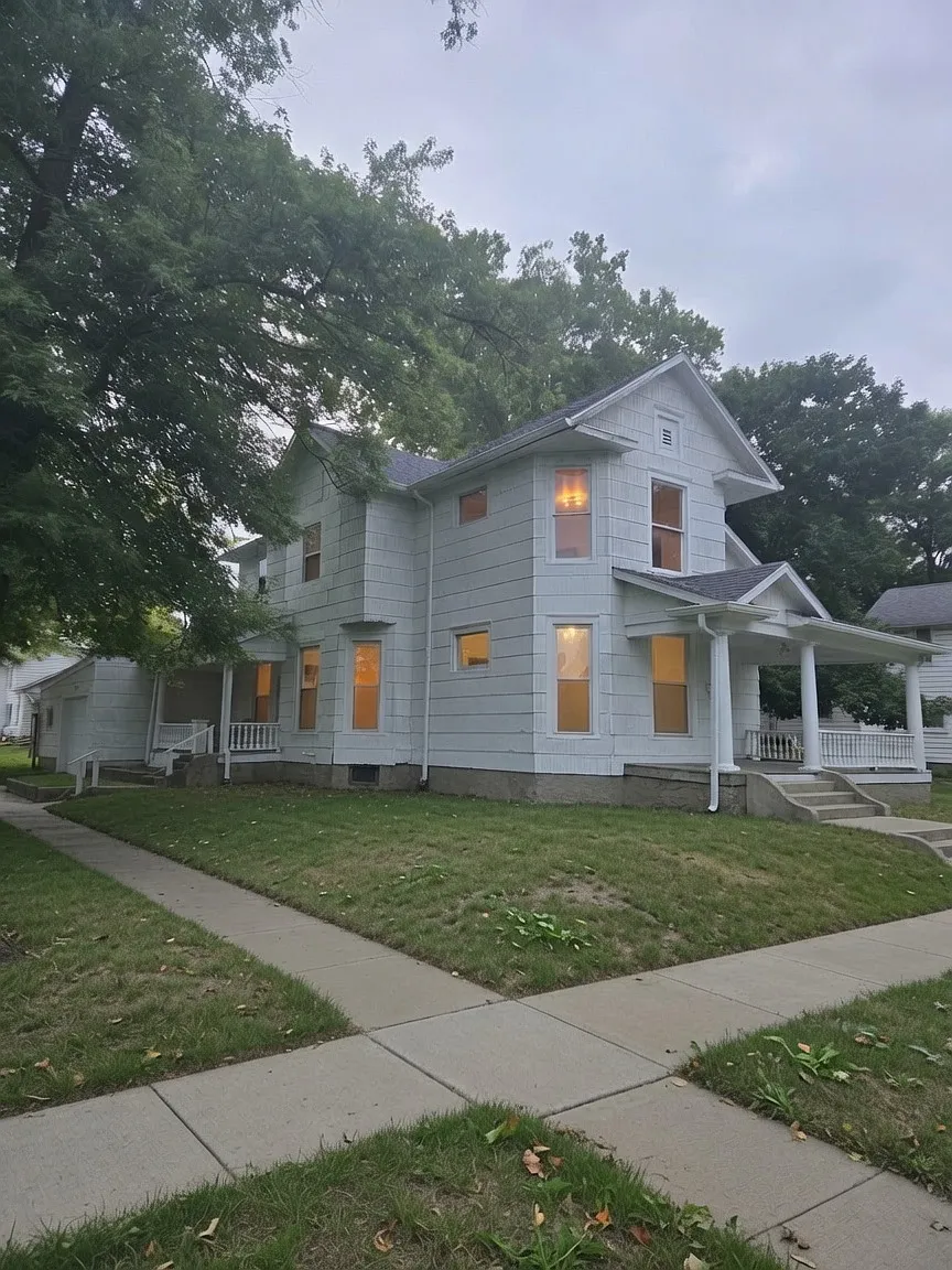 4 bed, 2.5 bath, 2904 sqft, $1,575 — Photo 1