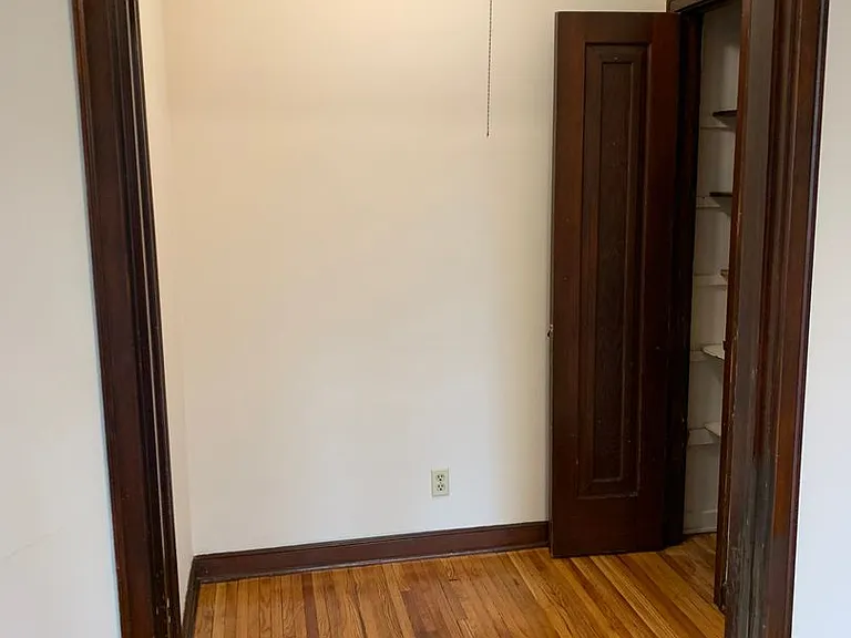 Charming Brick Historic Apartment in the Heart of Vibrant Hamline-Midway — Photo 35