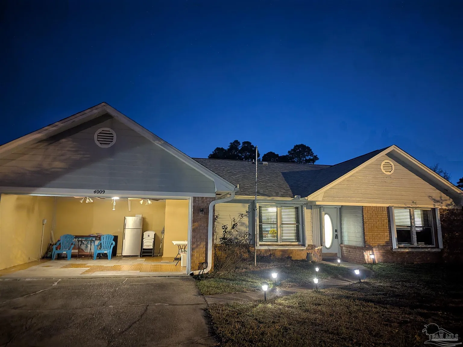 4 bed, 1899 sqft, $2,200 — Photo 2