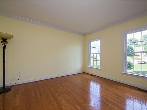 5th image of 9619 Hill Trace Ct
