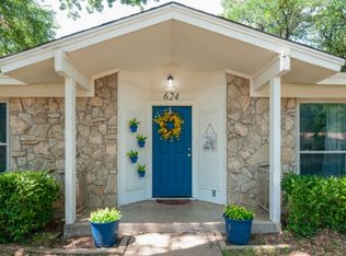 624 Queens Way, Bedford, TX 76021