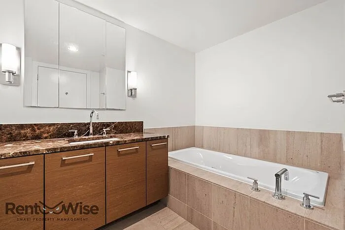 301 Mission St #15E — Photo 25