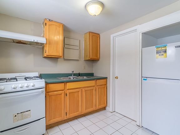 2nd image of 2660 Sheridan Dr #1