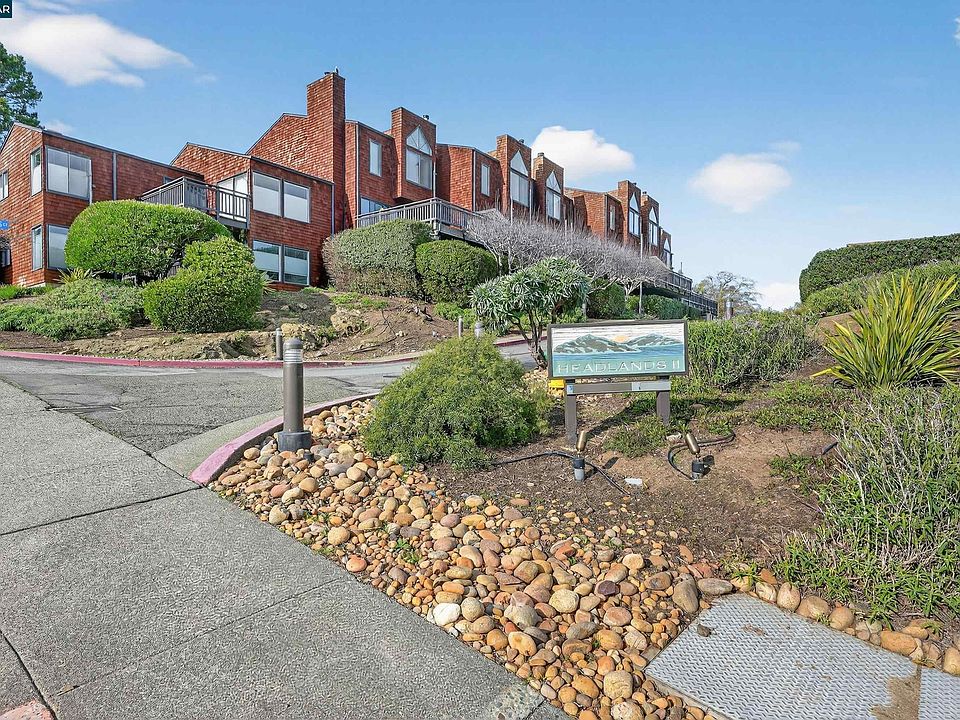 1st image of 155 Headlands Ct