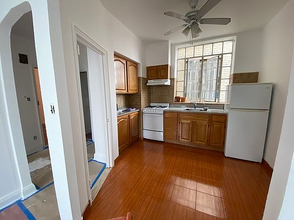 4th image of 325 Graham Ave #3B