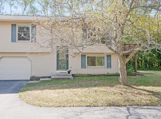 505 N Cushing Park Rd, Delafield, WI 53018