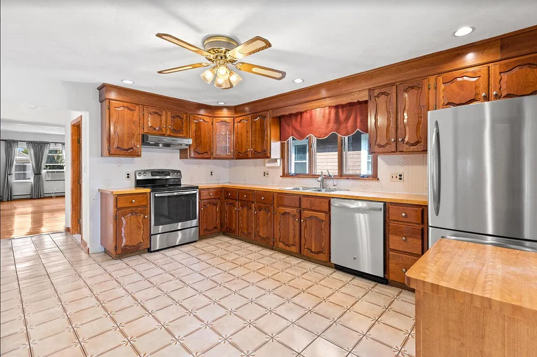 6 bed, $7,800 — Photo 1