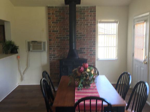 Dining w/bar & fireplace