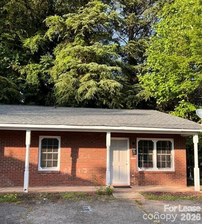 2 bed, 1.0 bath, 800 sqft, $800 — Photo 1