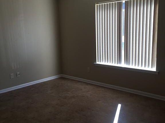 3rd image of 118 Valencia Dr
