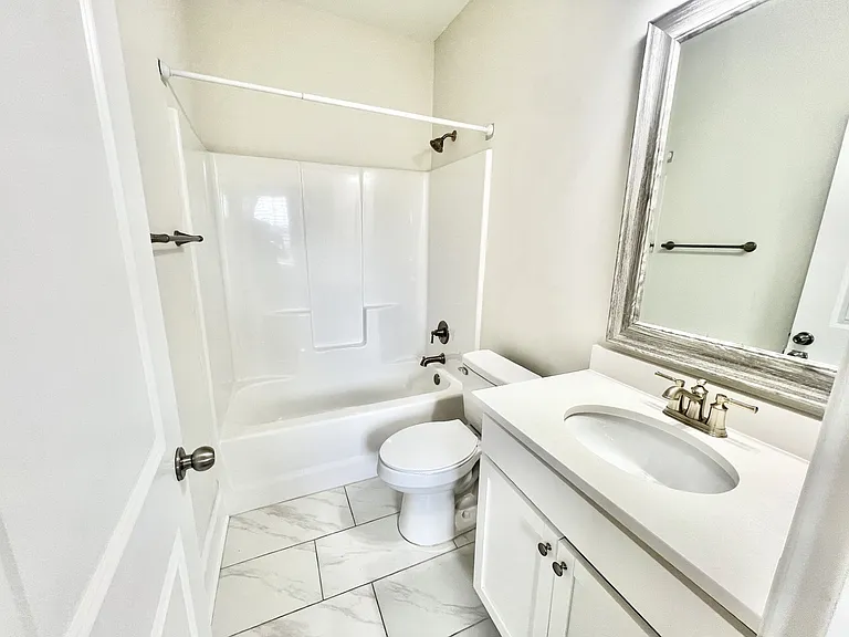 1102 Cavil Hollins Ct — Photo 4