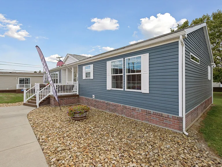 Sunny Acres — Photo 12