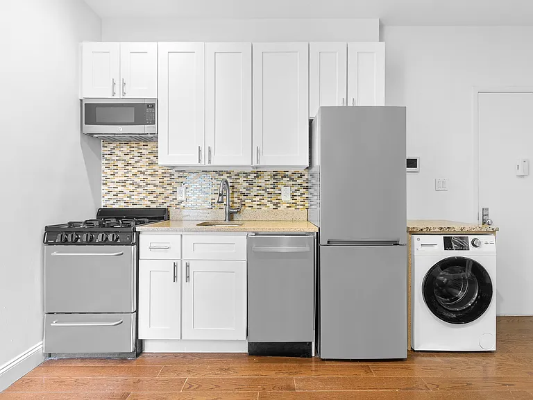 176 E 85th St #3B — Photo 1