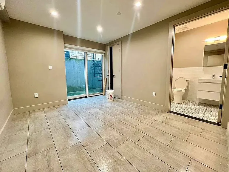 2809 Snyder Ave #B2 — Photo 7