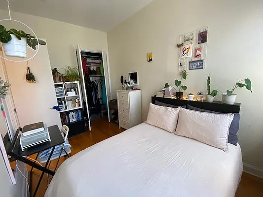 Rented by Mdays Realty | media 28