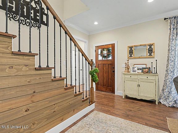 2nd image of 107 Blue Lakes Dr
