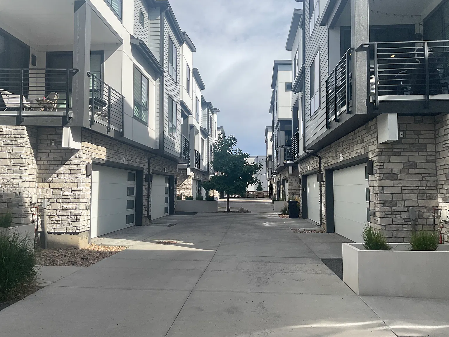 2 bed, 1291 sqft, $2,450 — Photo 2