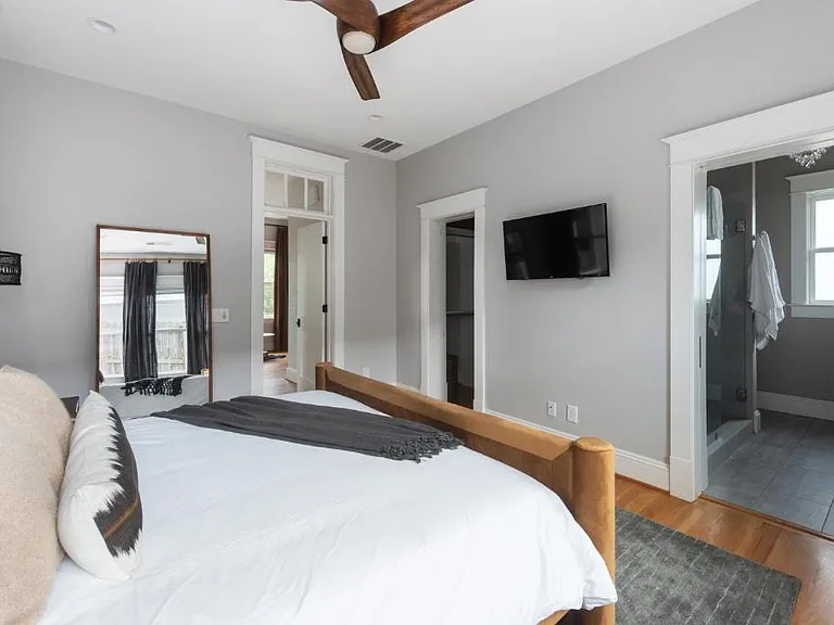 656 Virginia Ave NE — Photo 39