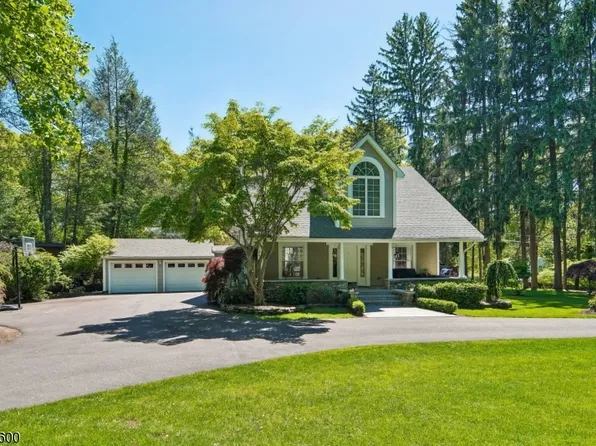 42 Hillside Ave, Upper Saddle River Boro, NJ 07458