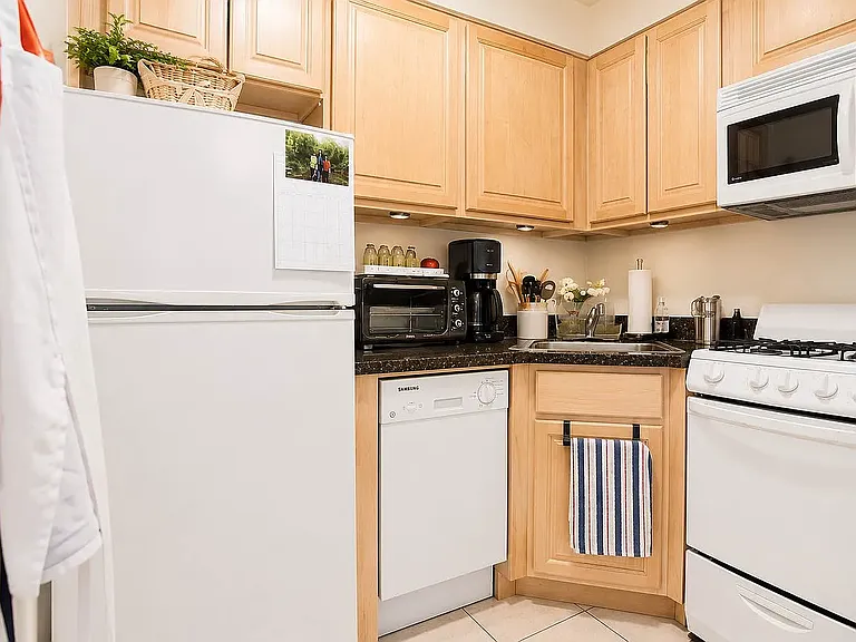 315 W 74th St #3B — Photo 5