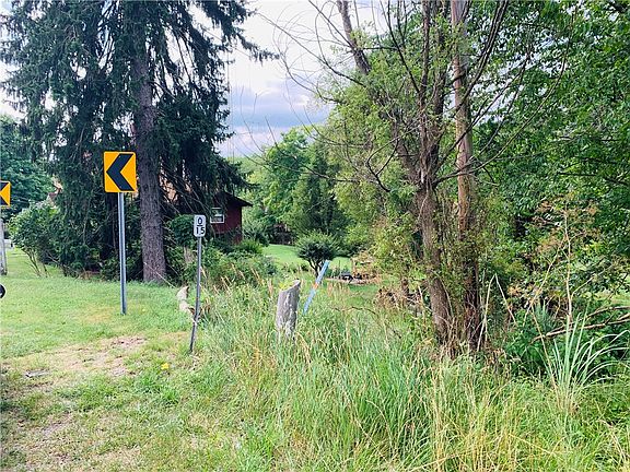 4th image of 1138 Logan Rd