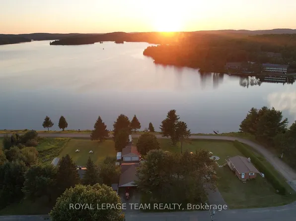 76 Lake St, South Algonquin, ON K0J 2M0