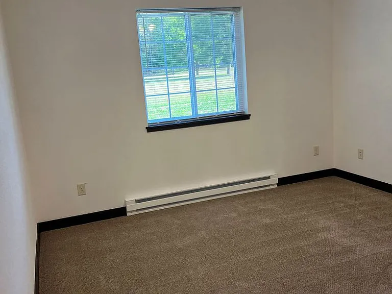1009 University Ave — Photo 12