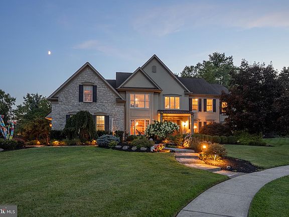 5th image of 2310 Sandhurst Dr
