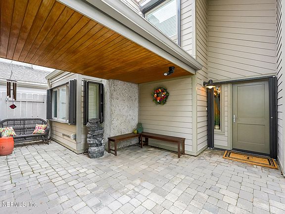 3rd image of 3 LAKE JULIA Drive S