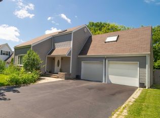 304 Seafarer Dr, Grayslake, IL 60030