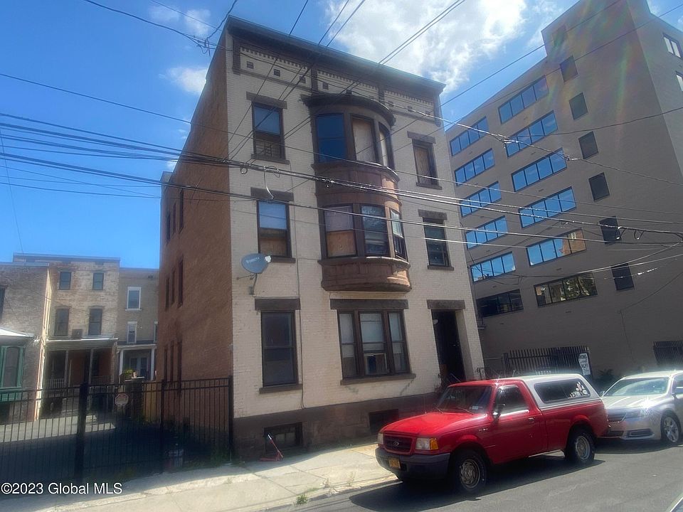 2nd image of 17 Spring Street
