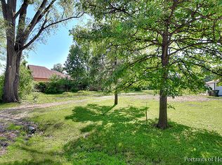 N254 Woodland Dr, Wheaton, IL 60187