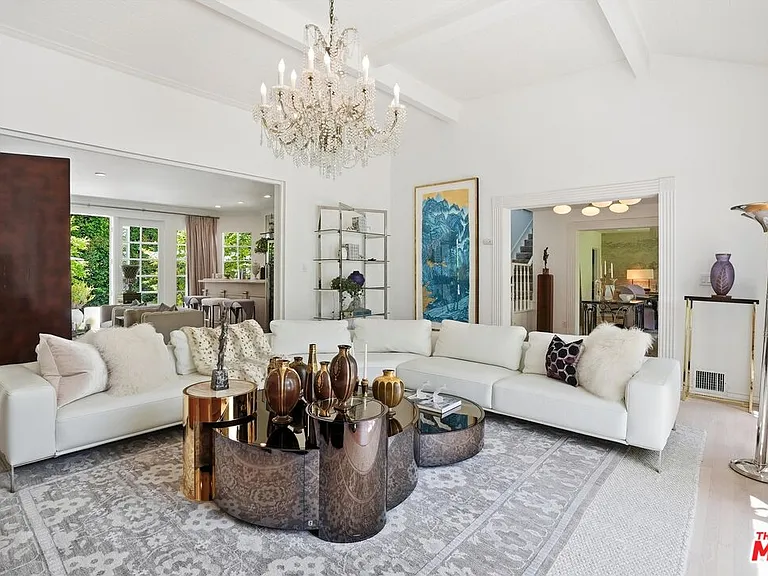 317 S Burlingame Ave — Photo 8