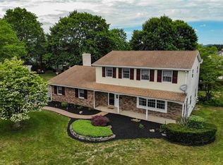 4932 Penn Hill Ct E, Schnecksville, PA 18078