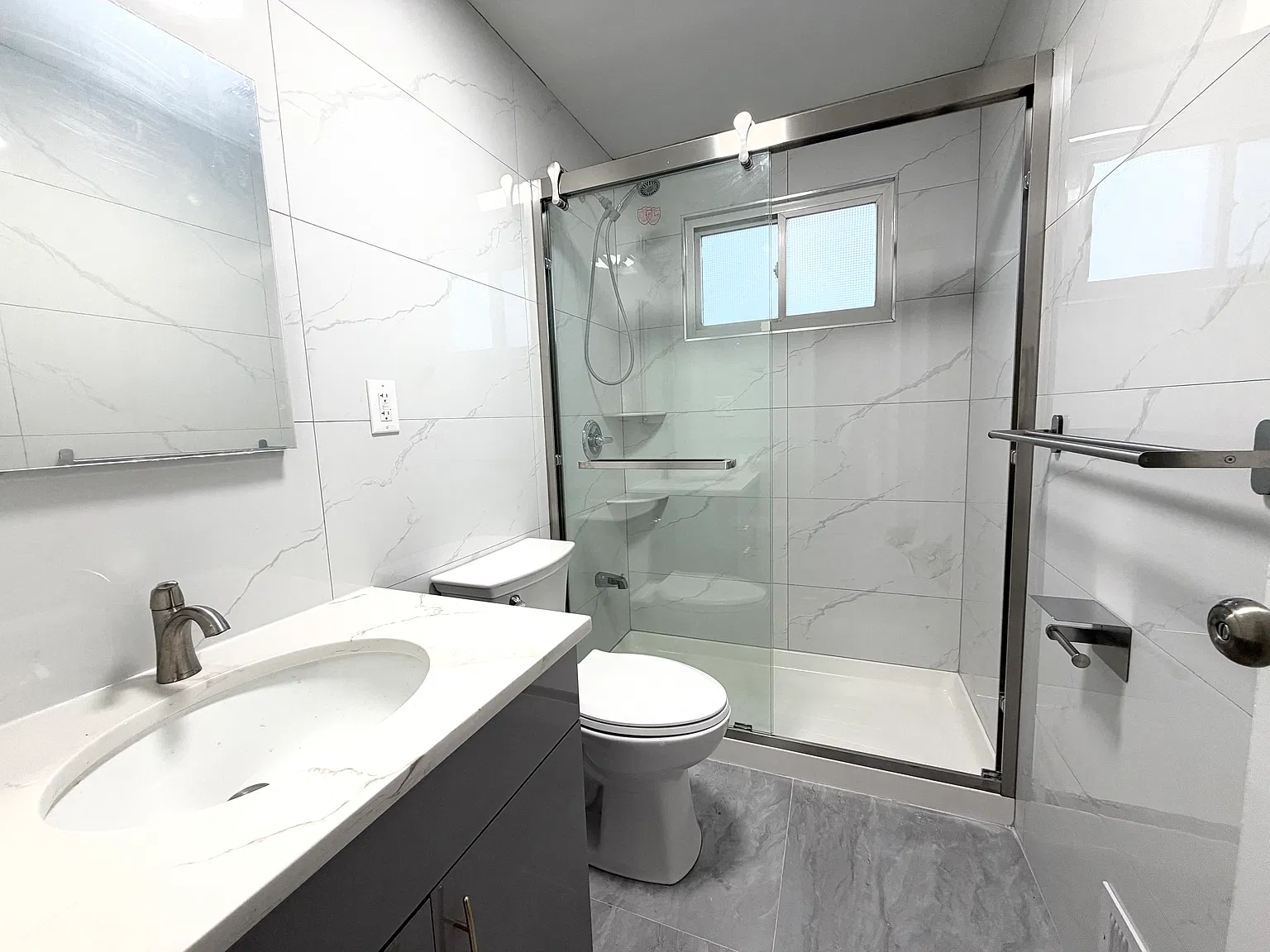 2 bed, 750 sqft, $2,400 — Photo 2