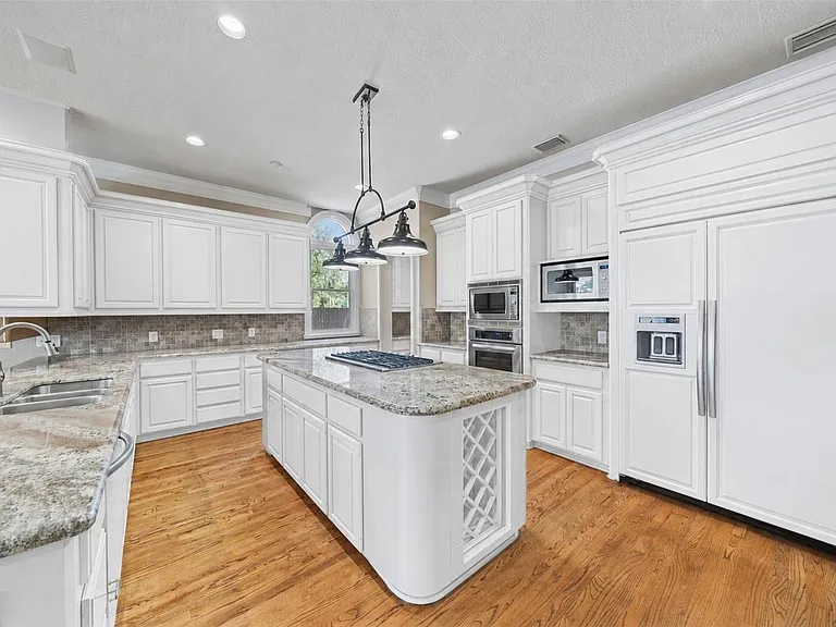 13714 Gainesway Dr — Photo 7