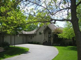 1939 Woodstone Ln, Victoria, MN 55386