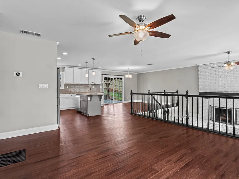 2465 Spring Dr SE — Photo 9