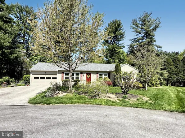 11 Pine Rd, York, PA 17403