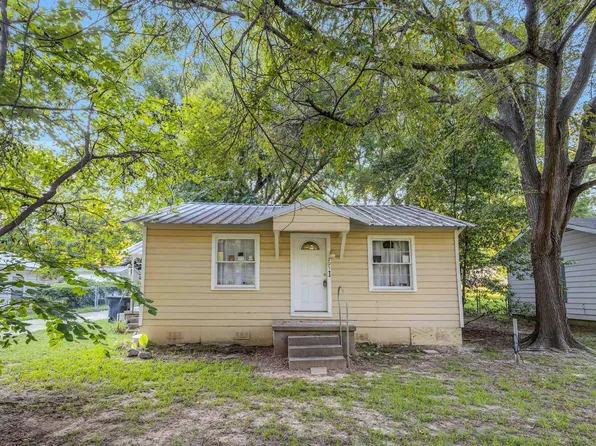 205 N Robinson St, Big Sandy, TX 75755