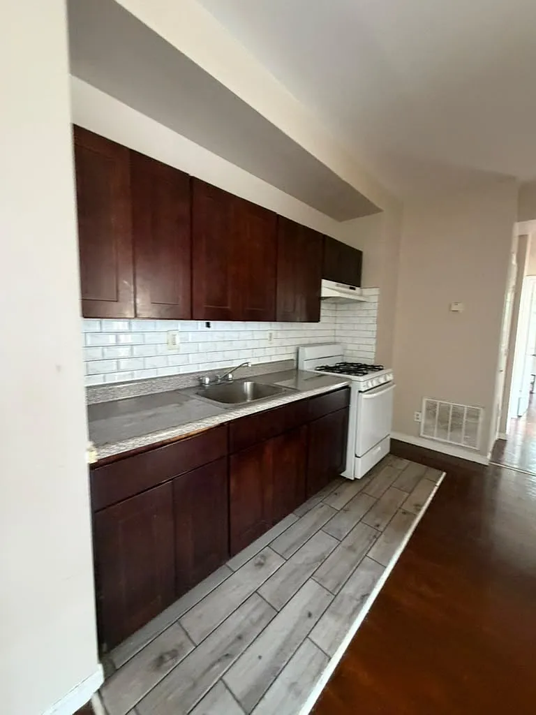 281 Goldsmith Ave — Photo 2