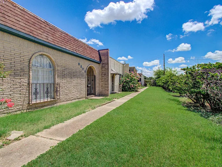 8820 Bissonnet St — Photo 33
