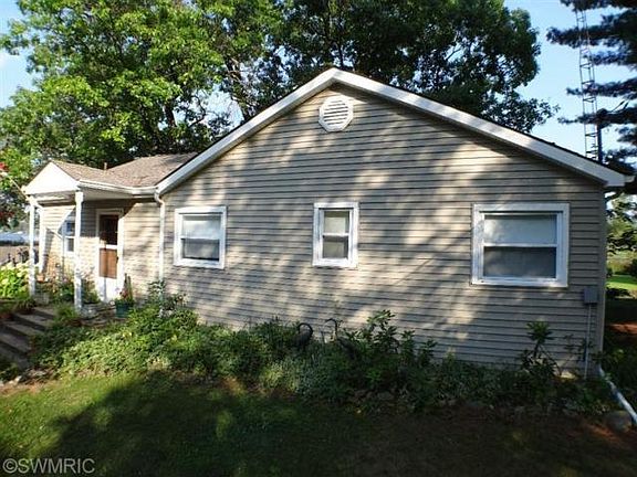 3rd image of 6778 Lake Dr