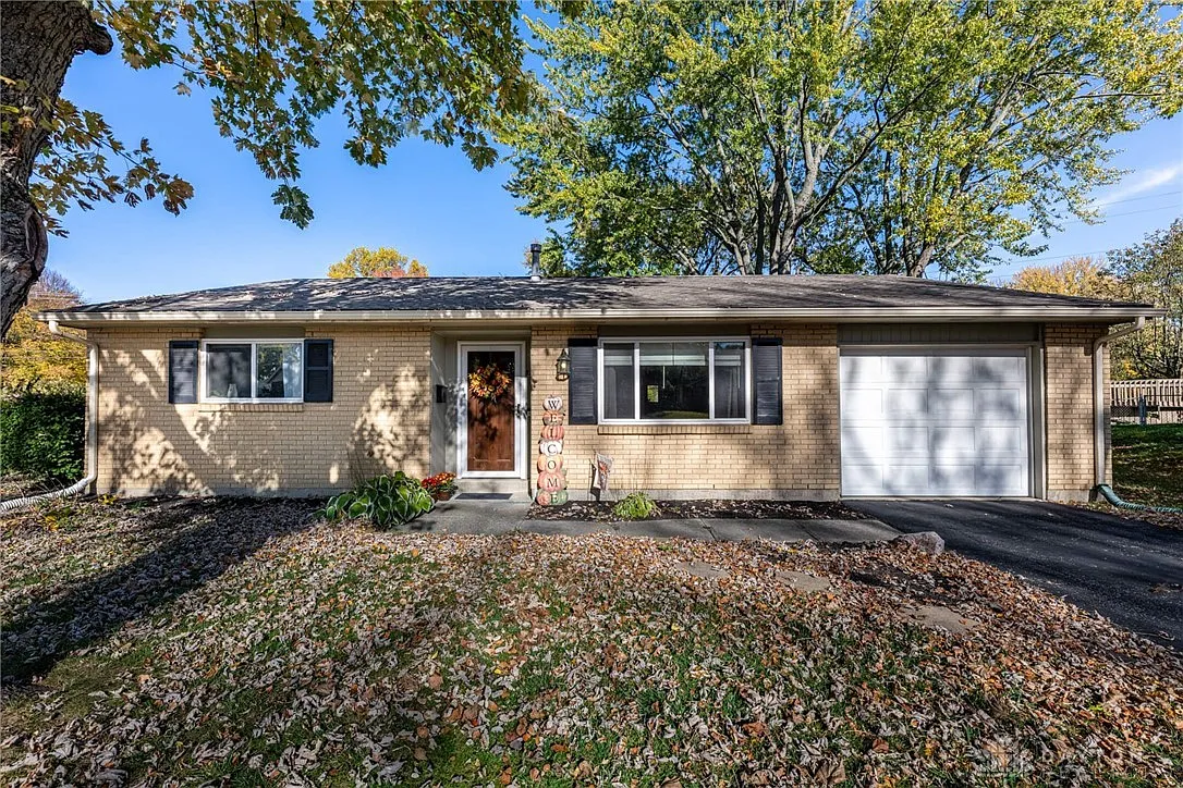 826 Browning Ave photo 1