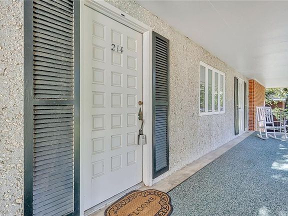 Front Entry - private front porch and seating area