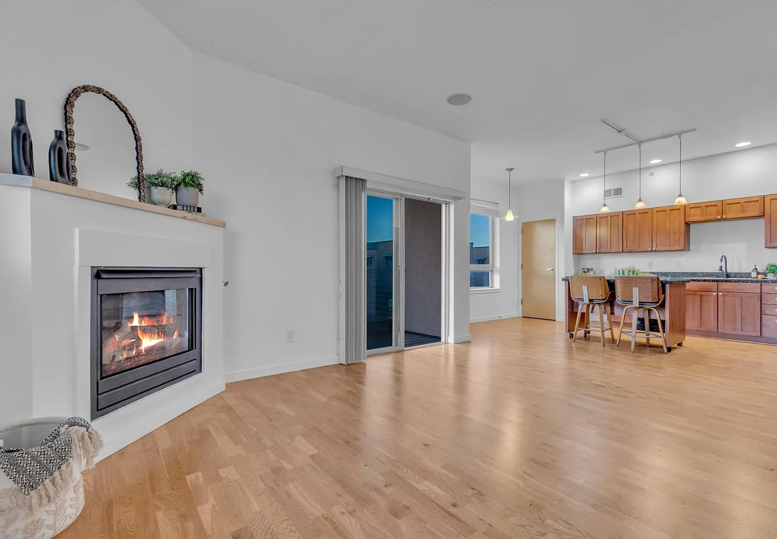 2 bed, 1232 sqft, $2,995 — Photo 3